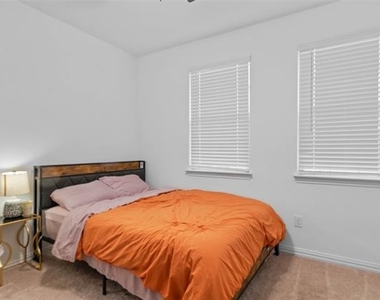 8716 Whistling Duck Drive - Photo Thumbnail 11