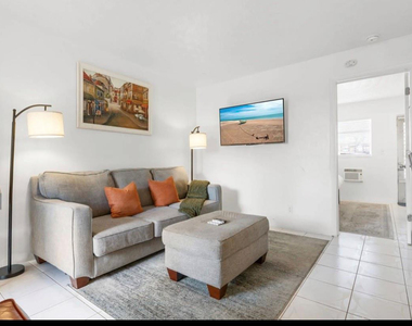820 Ne 16th Avenue - Photo Thumbnail 2