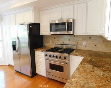 7 Lakeview - Photo Thumbnail 14