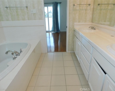 7 Lakeview - Photo Thumbnail 42