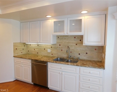 7 Lakeview - Photo Thumbnail 12