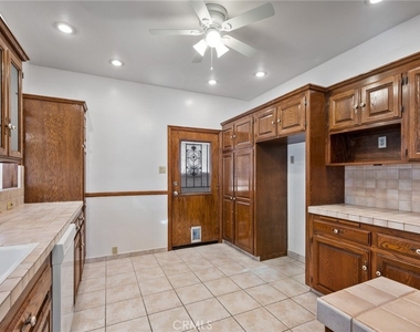929 E 37th - Photo Thumbnail 15