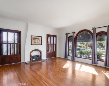 929 E 37th - Photo Thumbnail 8