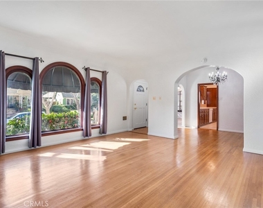 929 E 37th - Photo Thumbnail 9