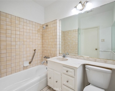 929 E 37th - Photo Thumbnail 22