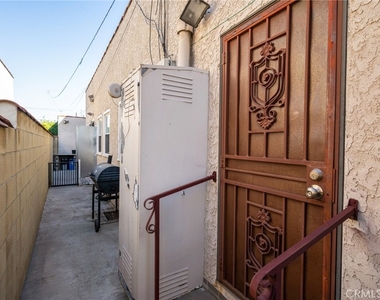 929 E 37th - Photo Thumbnail 27