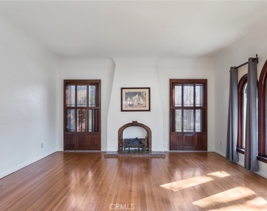 929 E 37th - Photo Thumbnail 7