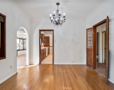 929 E 37th - Photo Thumbnail 10