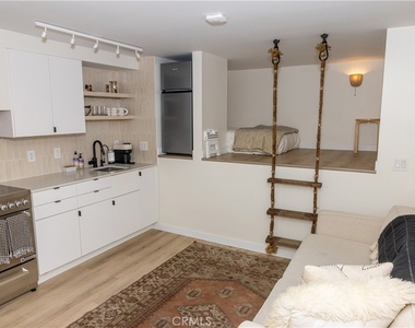 160 Avenida Florencia - Photo Thumbnail 7