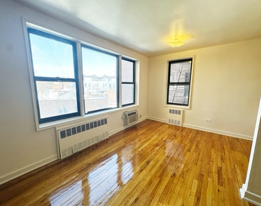 35-15 Leverich Street - Photo Thumbnail 3