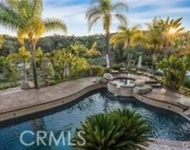 2440 Los Alisos Drive - Photo Thumbnail 4