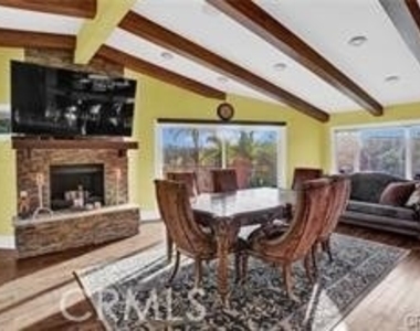 2440 Los Alisos Drive - Photo Thumbnail 5
