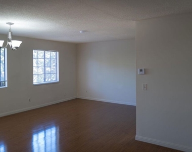 331 S Gramercy Place - Photo Thumbnail 3