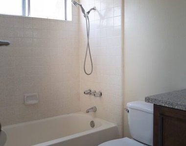 331 S Gramercy Place - Photo Thumbnail 5