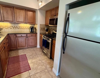 310 Forest Hills Drive - Photo Thumbnail 9