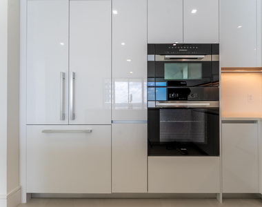 220 Lake Shore Drive - Photo Thumbnail 6
