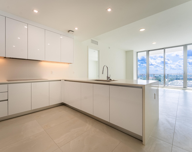 220 Lake Shore Drive - Photo Thumbnail 5