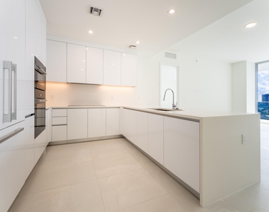 220 Lake Shore Drive - Photo Thumbnail 4