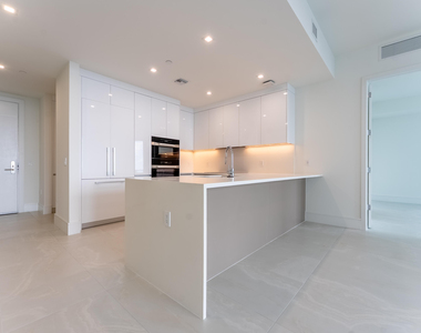 220 Lake Shore Drive - Photo Thumbnail 7