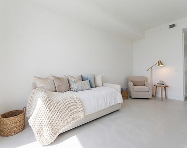 220 Lake Shore Drive - Photo Thumbnail 23