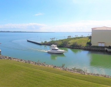 4 Harbour Isle Drive E - Photo Thumbnail 1