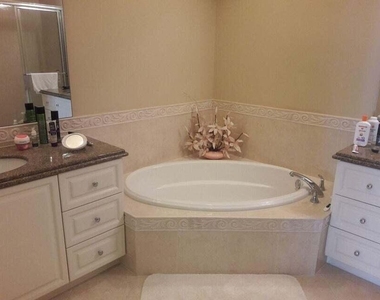 4 Harbour Isle Drive E - Photo Thumbnail 16