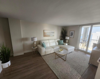 1505 N Riverside Drive - Photo Thumbnail 3