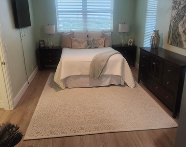 1505 N Riverside Drive - Photo Thumbnail 12