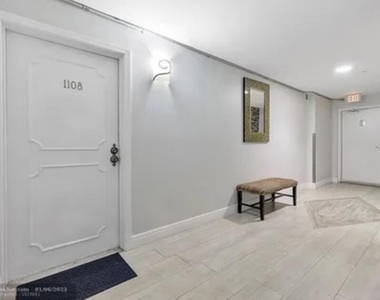 1505 N Riverside Drive - Photo Thumbnail 14