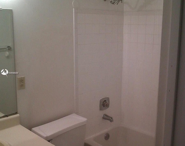 1239 Sw 46th Avenue - Photo Thumbnail 8
