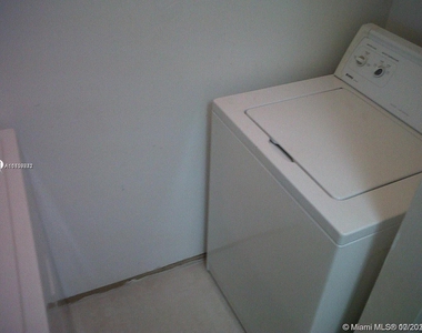 1239 Sw 46th Avenue - Photo Thumbnail 6