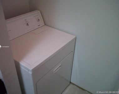 1239 Sw 46th Avenue - Photo Thumbnail 7