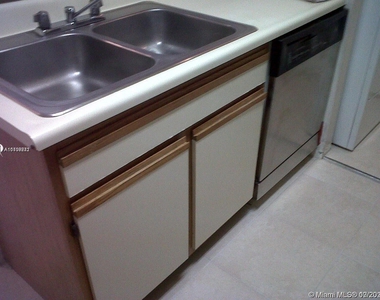 1239 Sw 46th Avenue - Photo Thumbnail 4