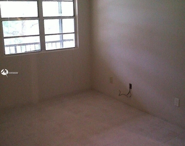 1239 Sw 46th Avenue - Photo Thumbnail 12