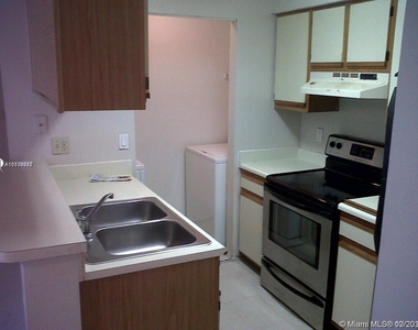 1239 Sw 46th Avenue - Photo Thumbnail 3