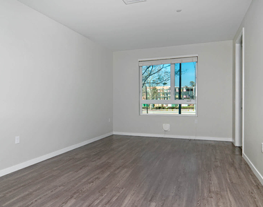 5560 Lexington Ave - Photo Thumbnail 14