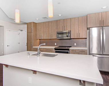 5560 Lexington Ave - Photo Thumbnail 8