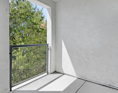 5560 Lexington Ave - Photo Thumbnail 15