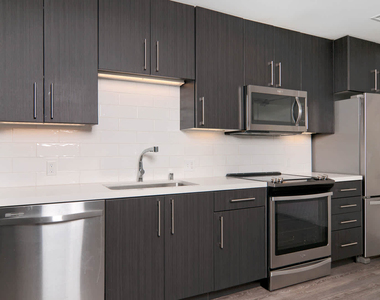 5560 Lexington Ave - Photo Thumbnail 6