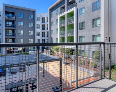 5560 Lexington Ave - Photo Thumbnail 16