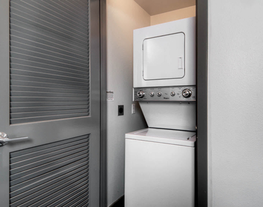 5560 Lexington Ave - Photo Thumbnail 18