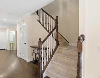 305 Glenwood Drive - Photo Thumbnail 11
