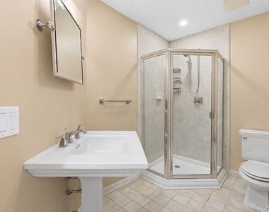 305 Glenwood Drive - Photo Thumbnail 19