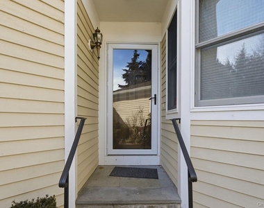 305 Glenwood Drive - Photo Thumbnail 4