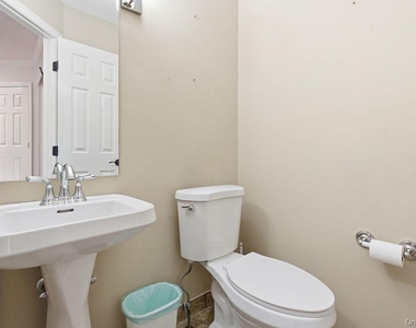 305 Glenwood Drive - Photo Thumbnail 16