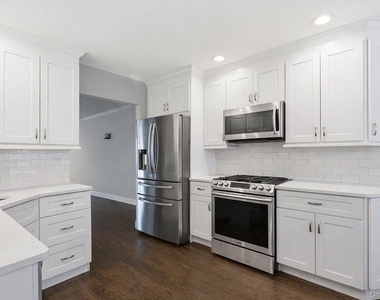 305 Glenwood Drive - Photo Thumbnail 7