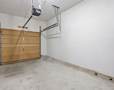 305 Glenwood Drive - Photo Thumbnail 3