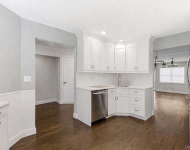 305 Glenwood Drive - Photo Thumbnail 6