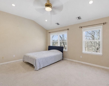 305 Glenwood Drive - Photo Thumbnail 24