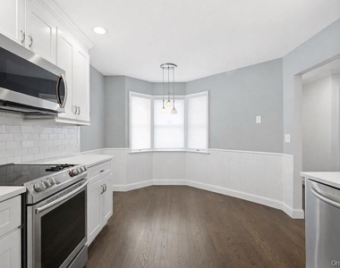305 Glenwood Drive - Photo Thumbnail 8